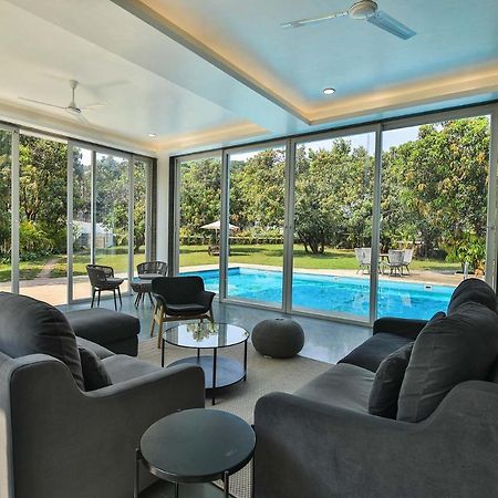 Twilight Grove By Stayvista - Pool- View Villa With Manicured Lawn, Contemporary Interiors & Home Theatre Karjat Exterior foto