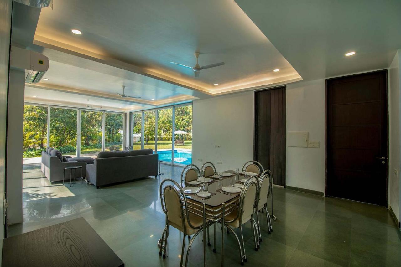 Twilight Grove By Stayvista - Pool- View Villa With Manicured Lawn, Contemporary Interiors & Home Theatre Karjat Exterior foto
