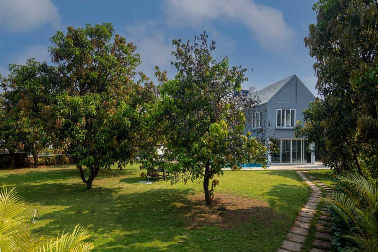 Twilight Grove By Stayvista - Pool- View Villa With Manicured Lawn, Contemporary Interiors & Home Theatre Karjat Exterior foto